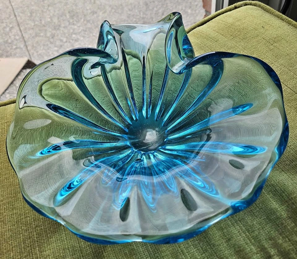 Vintage Mid-Century Blue Art Glass Shell Bowl - Cadmium