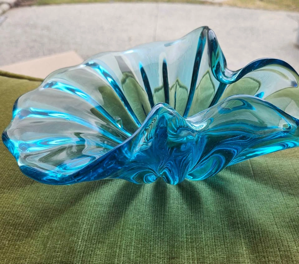 Vintage Mid-Century Blue Art Glass Shell Bowl - Cadmium - photo 2