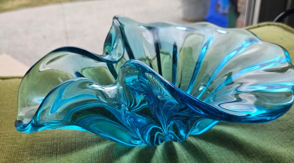 Vintage Mid-Century Blue Art Glass Shell Bowl - Cadmium - photo 3