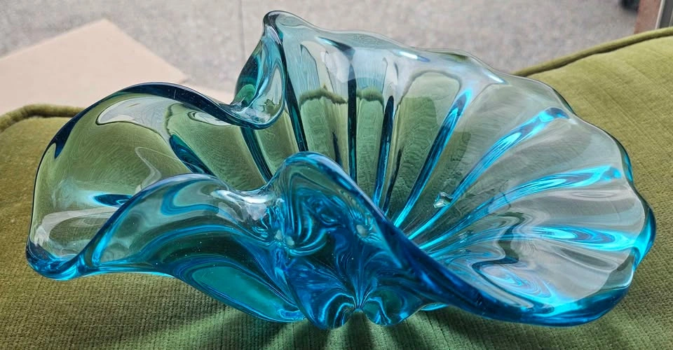 Vintage Mid-Century Blue Art Glass Shell Bowl - Cadmium - photo 4