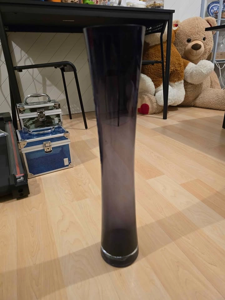 Tall glass vase - photo 2