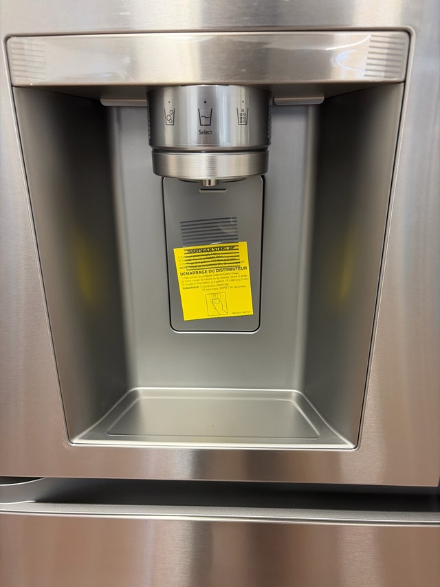New Scratch & Dent LG Fridge LF29S8330S - 36" Wide - photo 2