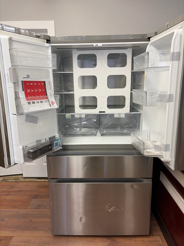 New Scratch & Dent LG Fridge LF29S8330S - 36" Wide - photo 3