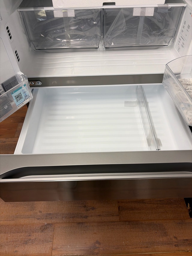 New Scratch & Dent LG Fridge LF29S8330S - 36" Wide - photo 5