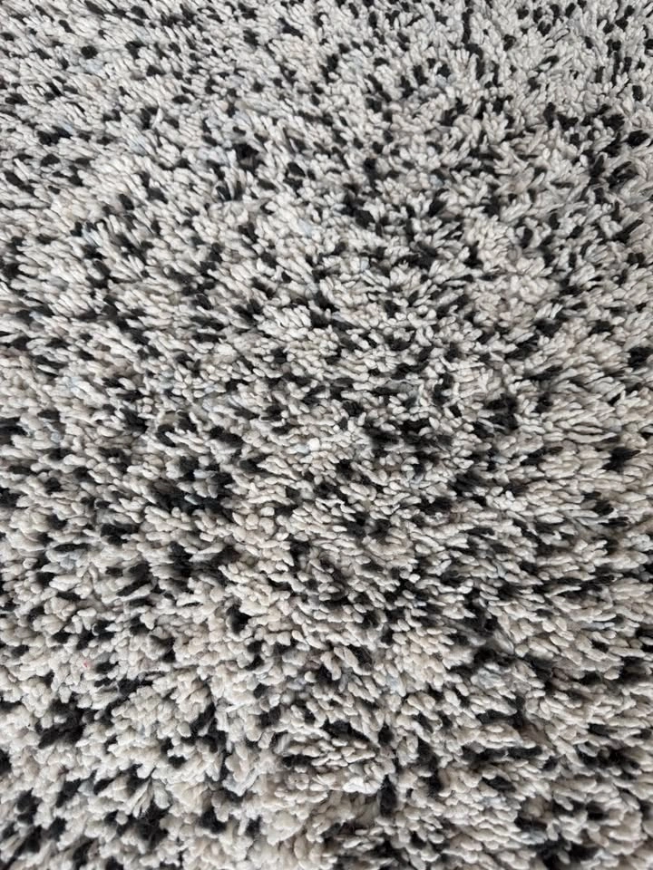 Small IKEA VINDUM High Pile Rug - Light Grey/Black - photo 2