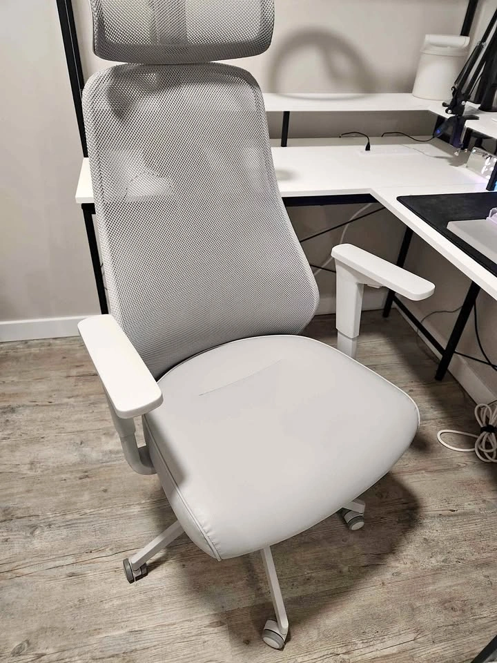 Gaming chairs - Moving Sale (Like New Condition)