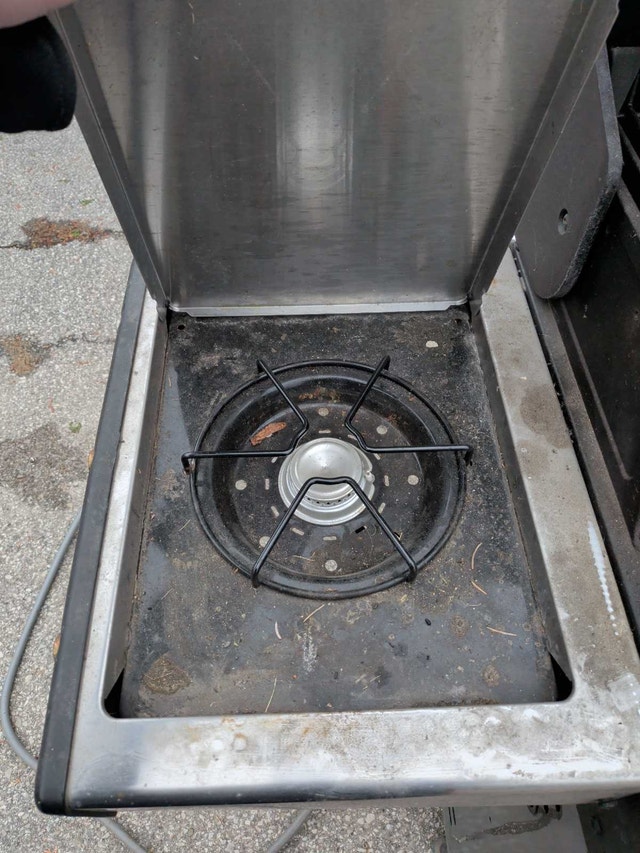 Broil King 4 Burner Natural Gas BBQ with Side Burner - photo 2