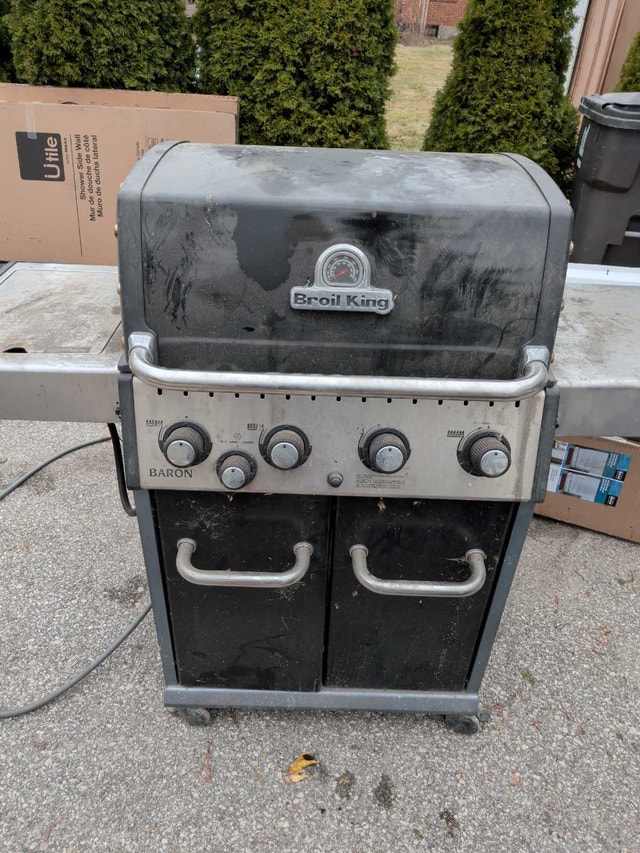 Broil King 4 Burner Natural Gas BBQ with Side Burner - photo 3