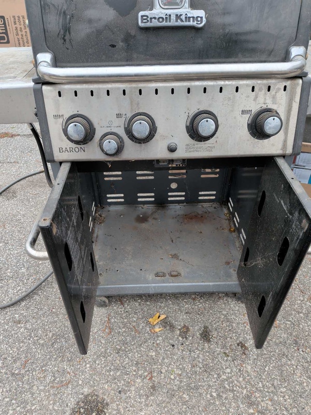 Broil King 4 Burner Natural Gas BBQ with Side Burner - photo 4