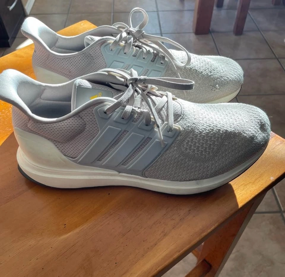 adidas Women's Ubounce DNA Shoes Size 11 - photo 2