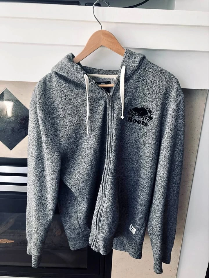 Men’s Roots Grey Zippered Hoodie. Size M. Like New!