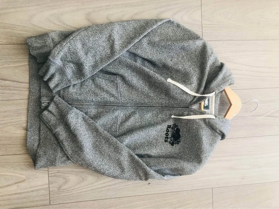 Men’s Roots Grey Zippered Hoodie. Size M. Like New! - photo 4