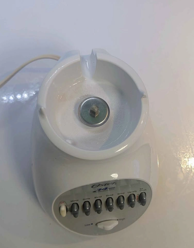 Used Oster Blender - 6 cup, 1.25 liter capacity - photo 3