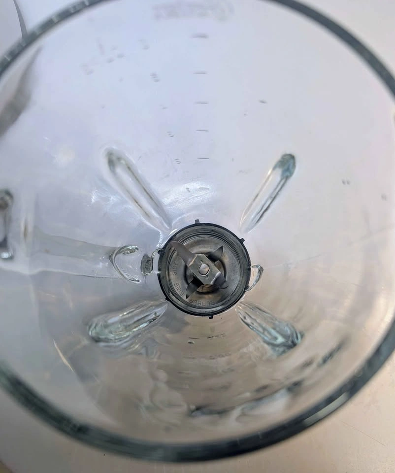 Used Oster Blender - 6 cup, 1.25 liter capacity - photo 4