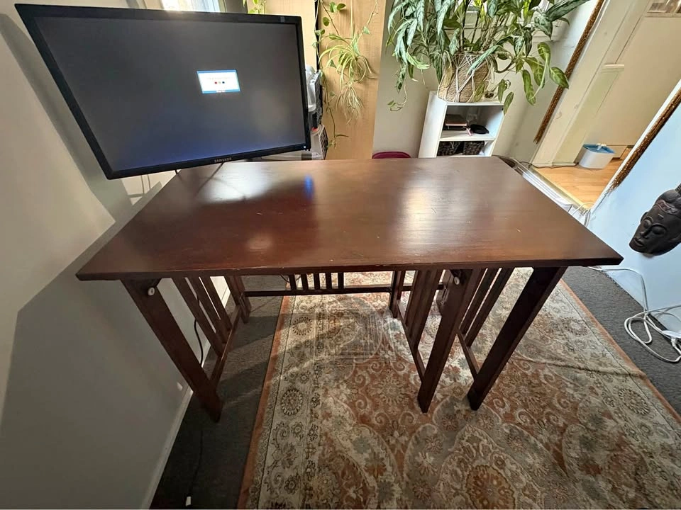 Solid wood, collapsable desk
