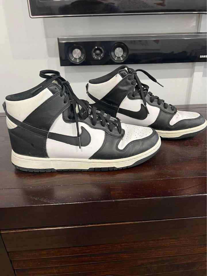 Nike Jordans Black and White Size 9.5 - photo 2