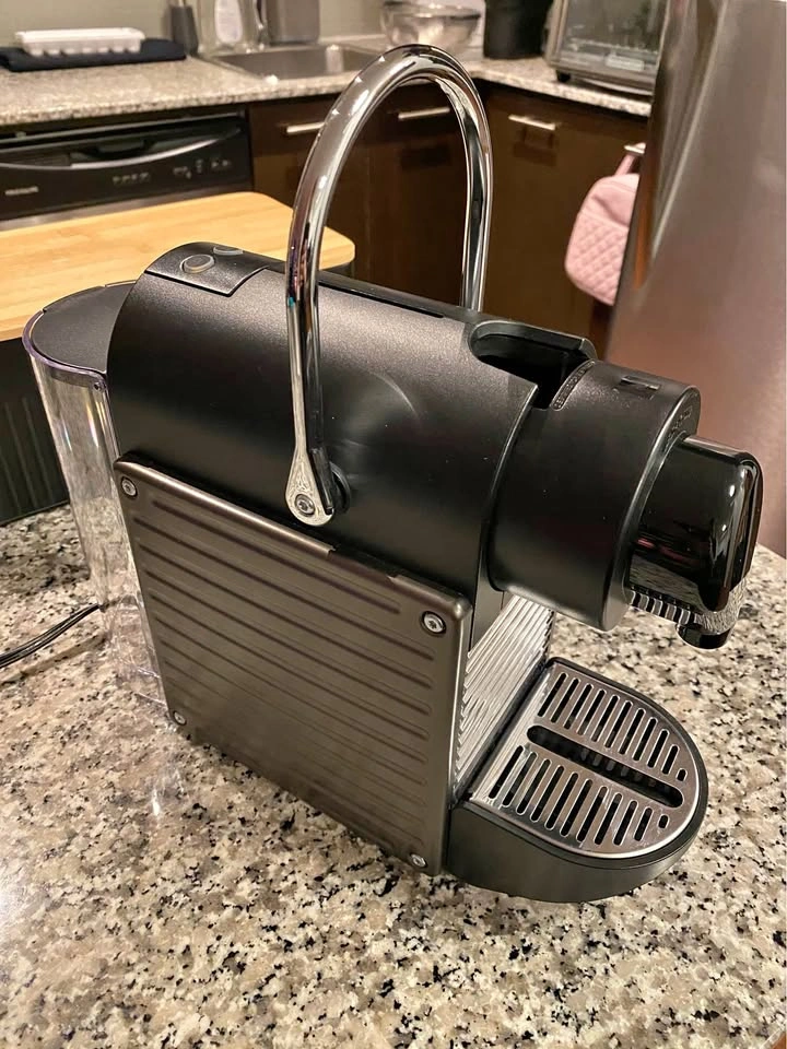 Nespresso Pixie Titan