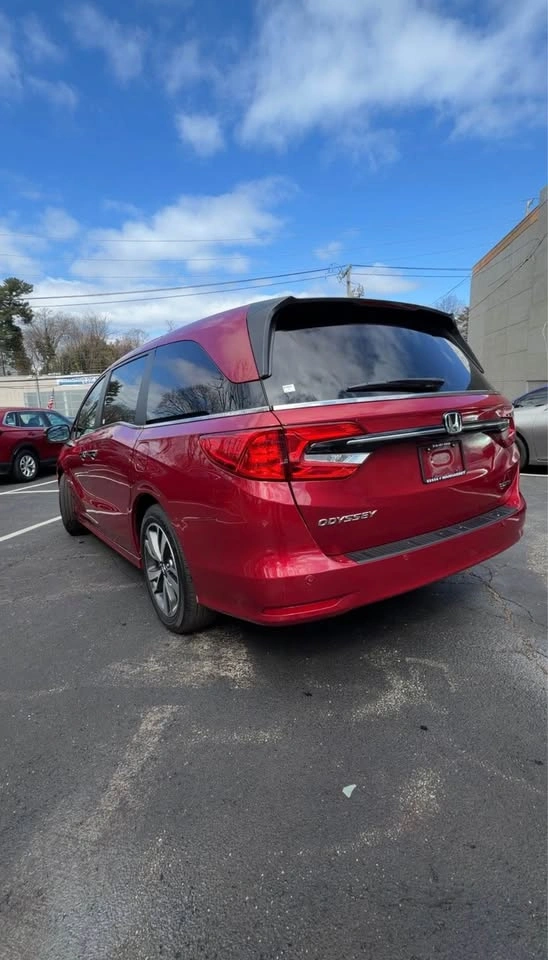 2024 Honda Odyssey Touring Minivan - photo 3