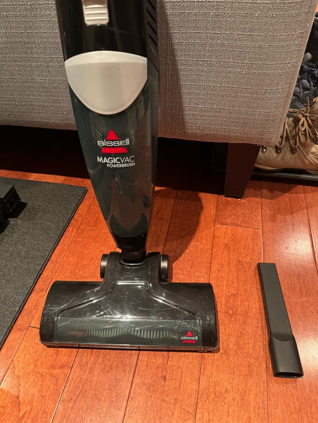 Bissell® 3-in-1 Magic Vacuum - Like New - photo 2