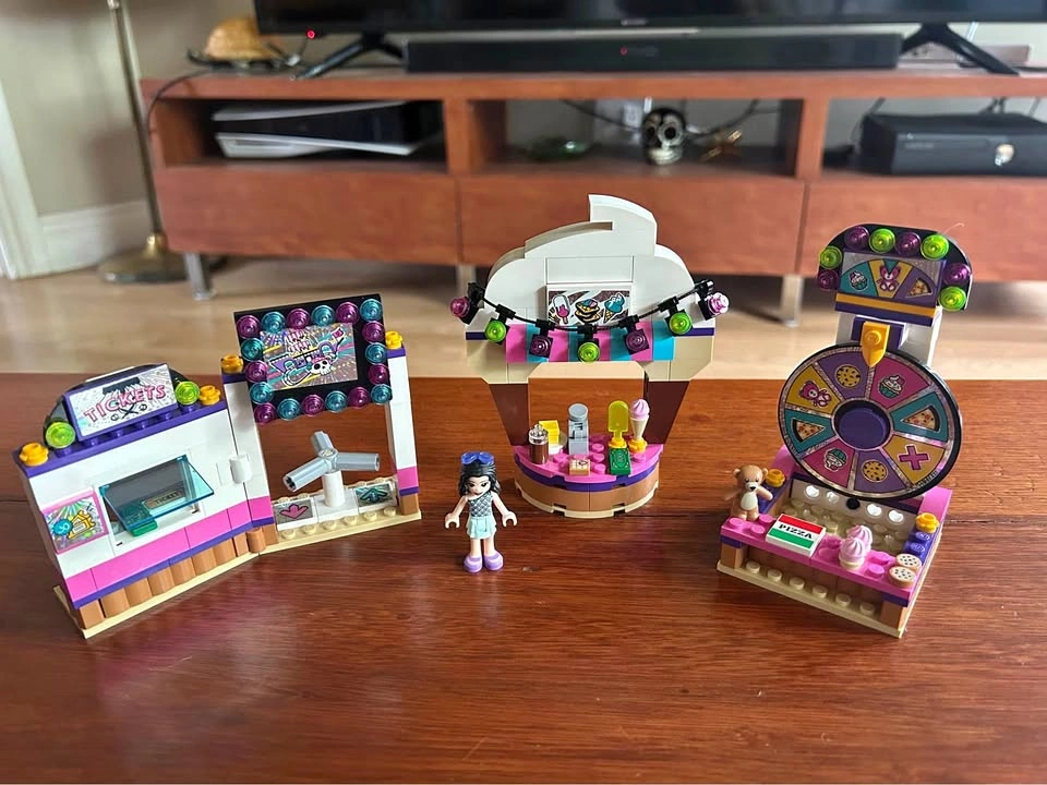 REDUCED! LEGO Friends - Heartlake Amusement Pier 41375 REDUCED - photo 2