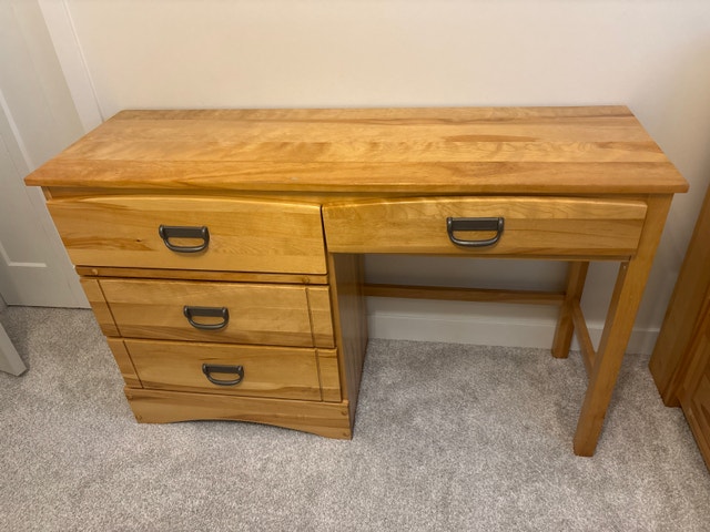 Wooden Desk With Hutch Free 🥕
