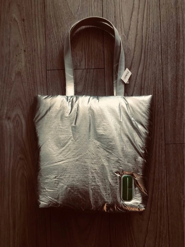 Super Cute Clinique Handbag. New. - photo 2