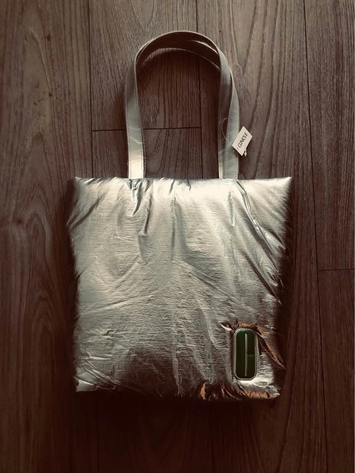 Super Cute Clinique Handbag. New. - photo 3