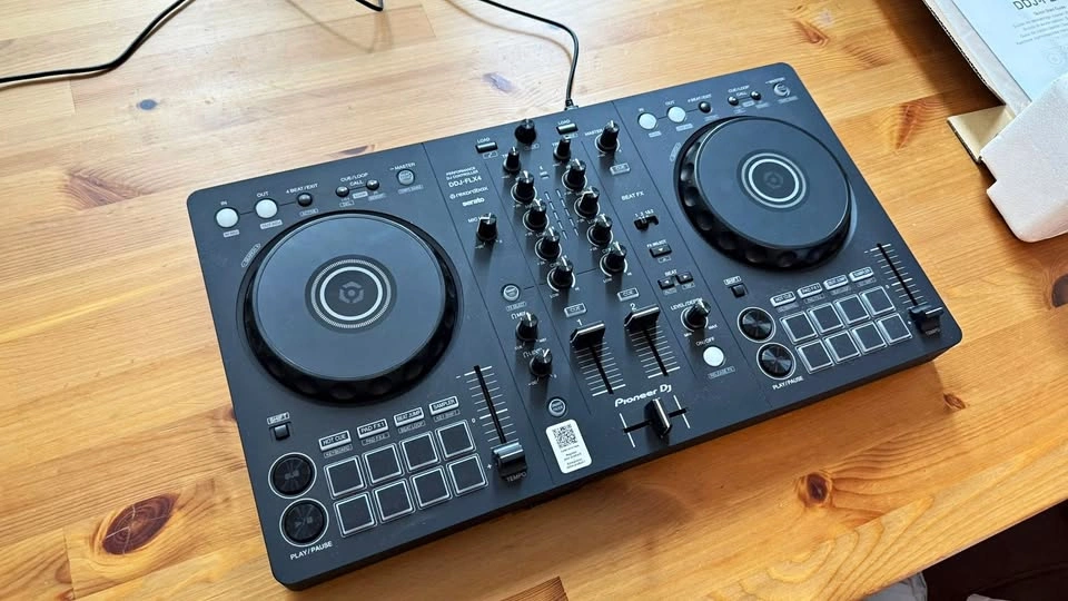 Pioneer DJ DDJ-FLX4 Controller