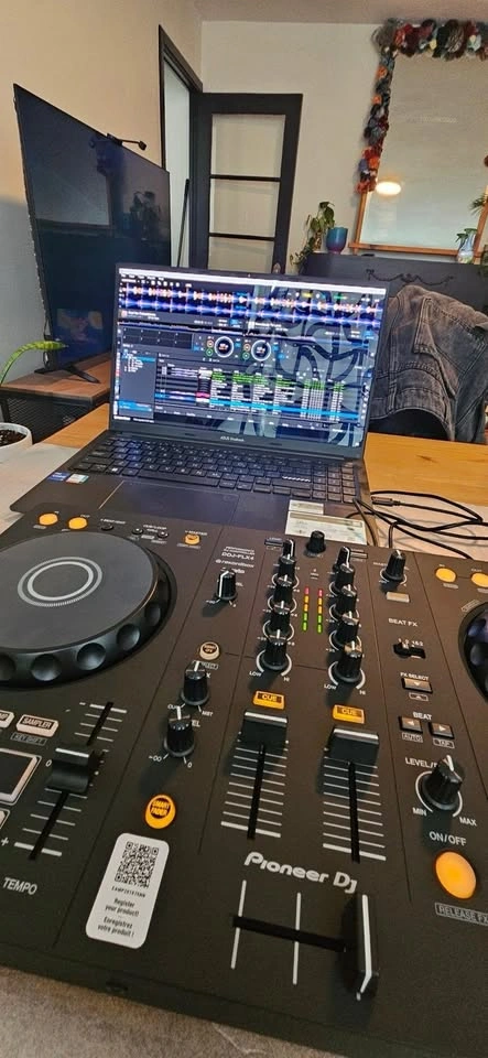 Pioneer DJ DDJ-FLX4 Controller - photo 2