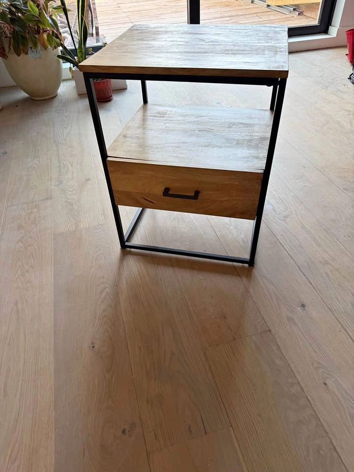1 drawer solid wood nightstand