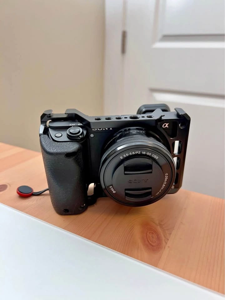 Sony a6400 Mirrorless Camera w/ 16-50mm Lens, Smallrig Cage + Ba
