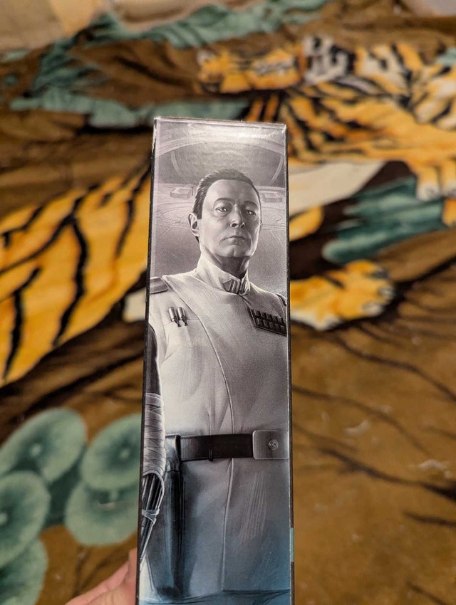 Star Wars The Black Series Grand Admiral Thrawn Figure - photo 5