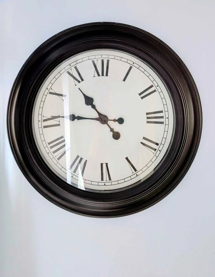 Numeral Wall Clock with Black Frame 22" - photo 4