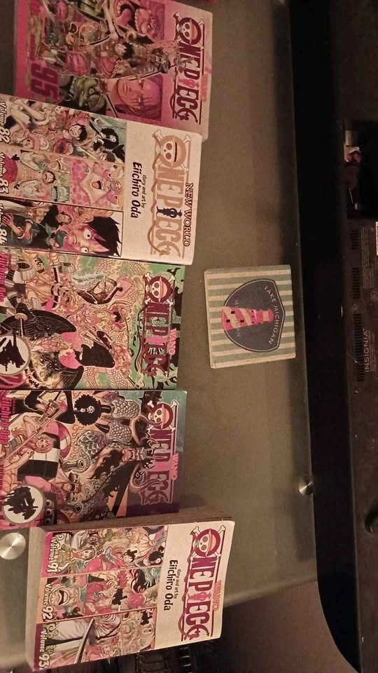 One Piece manga bundle – multiple volumes included!