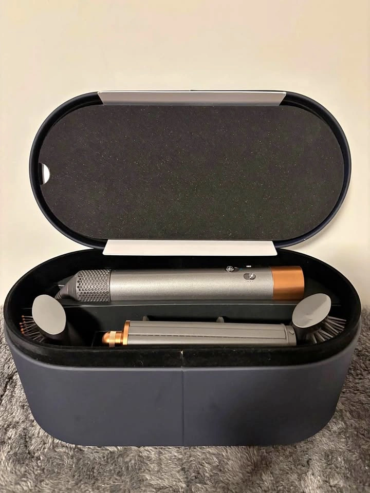 Dyson Airwrap Styler Completed long with Case & Attachments