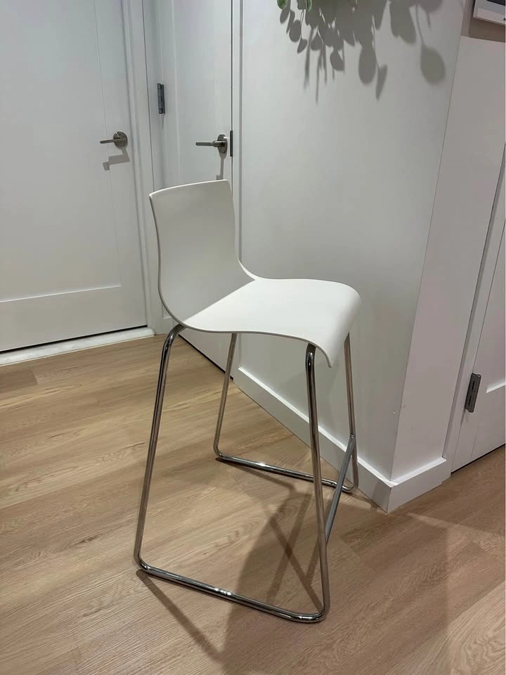 White Modern Simplistic Barstool - photo 2