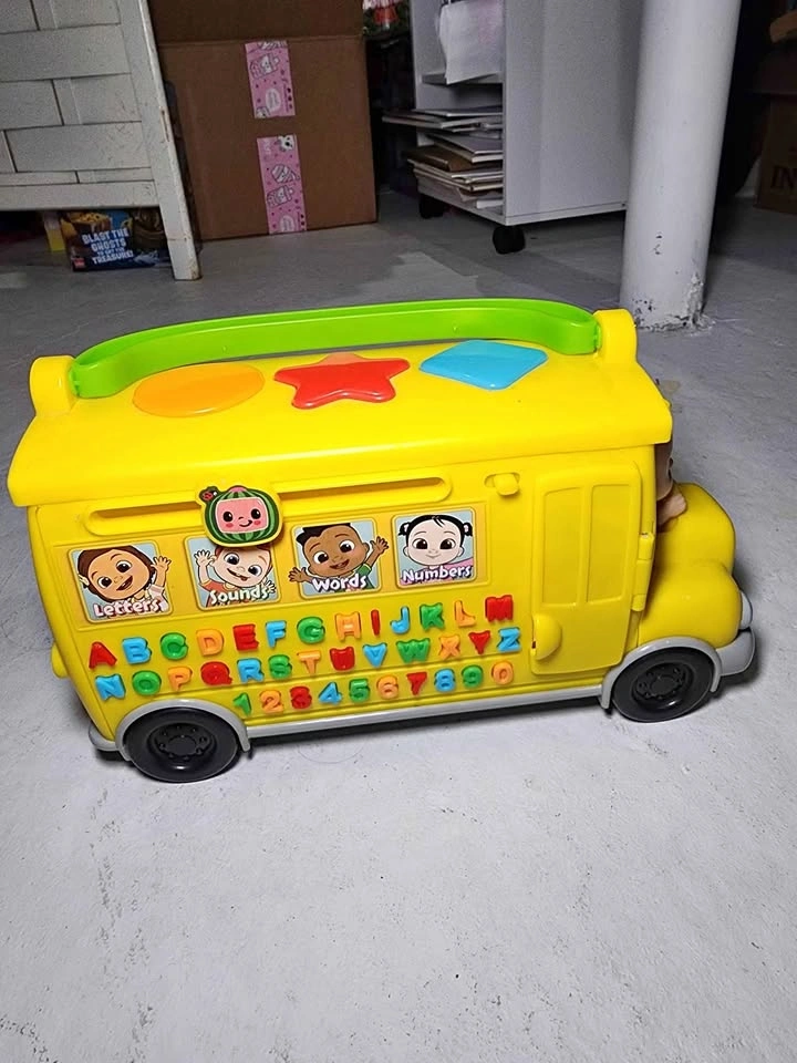Cocomelon Musical Learning Bus - English Edition