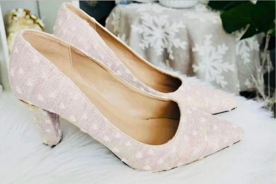 Pink Heart Print Size 7.5 Pointed Toe Pumps Textured Kitten Heel