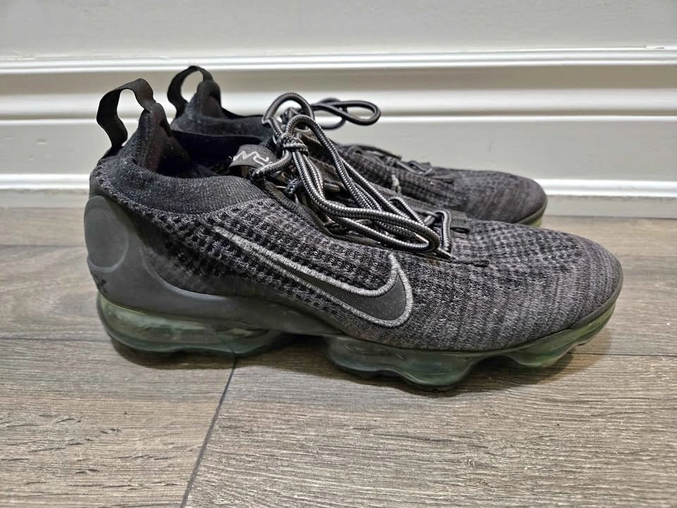 NIKE VAPORMAX SIZE 10