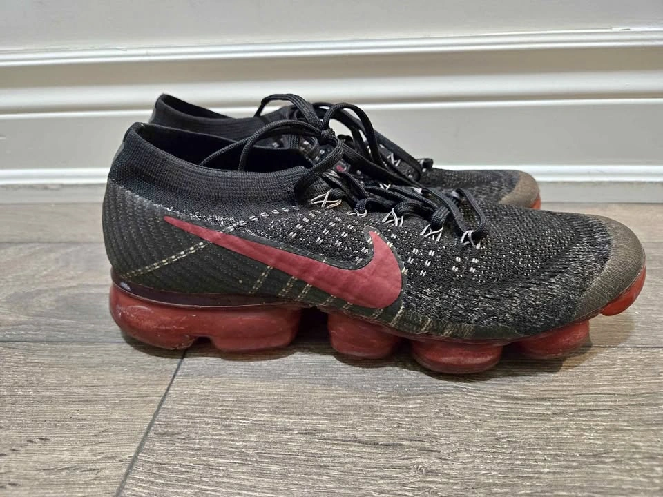 NIKE VAPORMAX SIZE 9