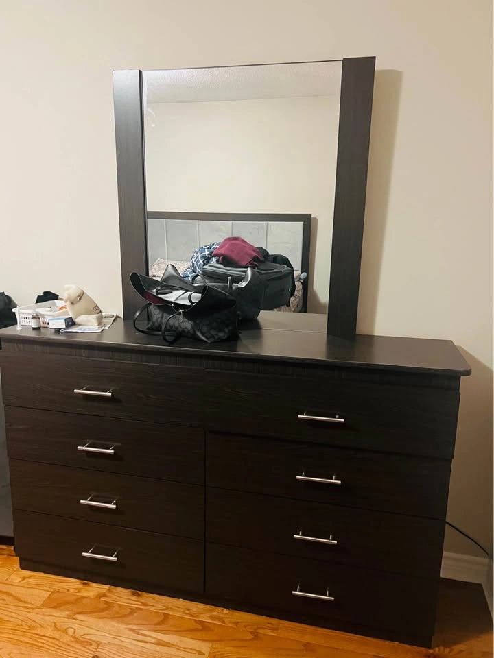 Fully Furnished Master Bedroom w/ Walk-in Closet - photo 2