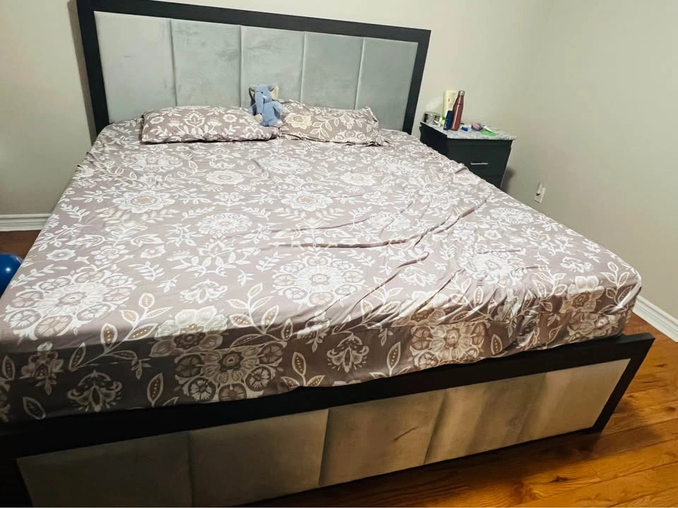 Fully Furnished Master Bedroom w/ Walk-in Closet - photo 4