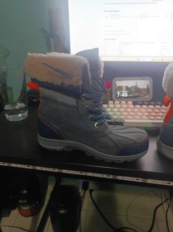 UGG Butte Kids Size 2