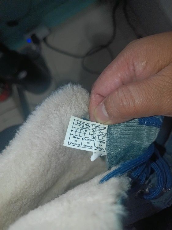 UGG Butte Kids Size 2 - photo 3