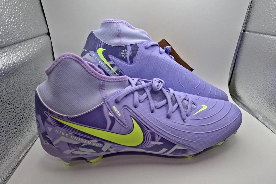 Nike Phantom Luna II Academy Soccer Cleats Size 10