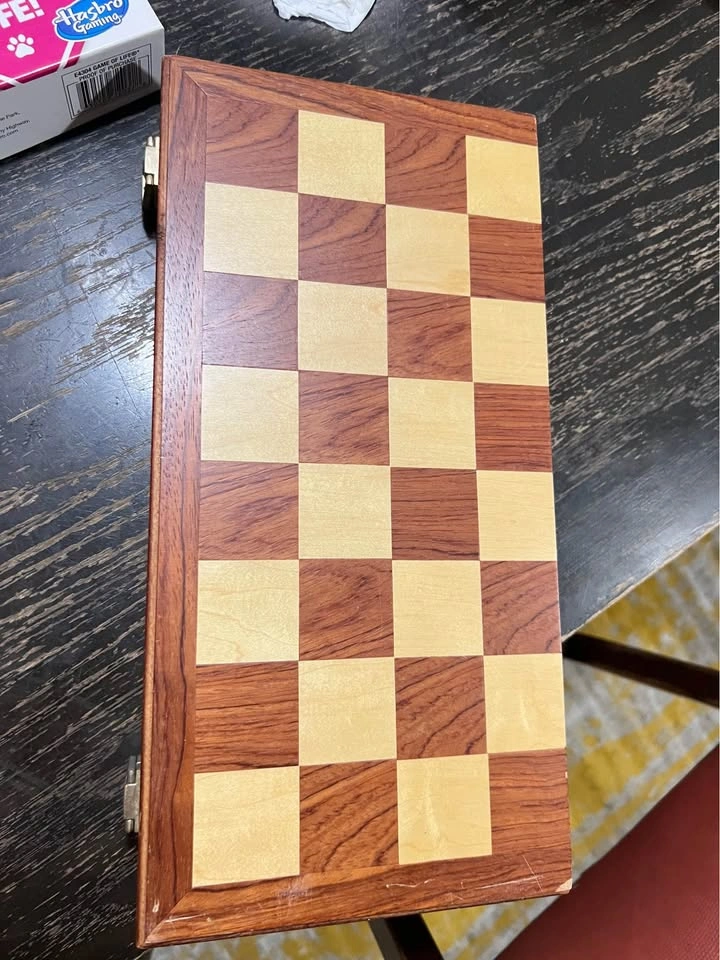 The Game of Life Board Game (With Free Chess Board Game) - photo 4
