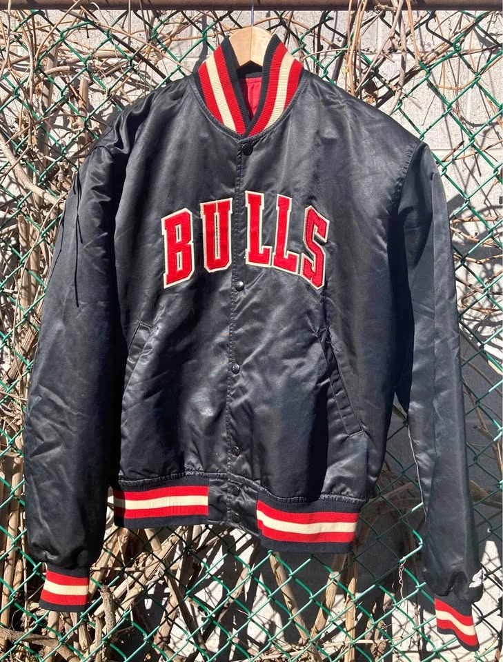 VINTAGE 1990s Chicago Bulls Starter Jacket LARGE