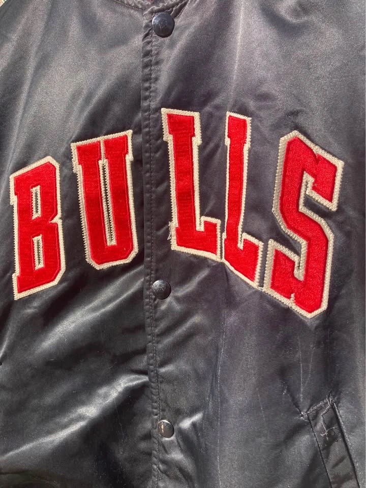 VINTAGE 1990s Chicago Bulls Starter Jacket LARGE - photo 4