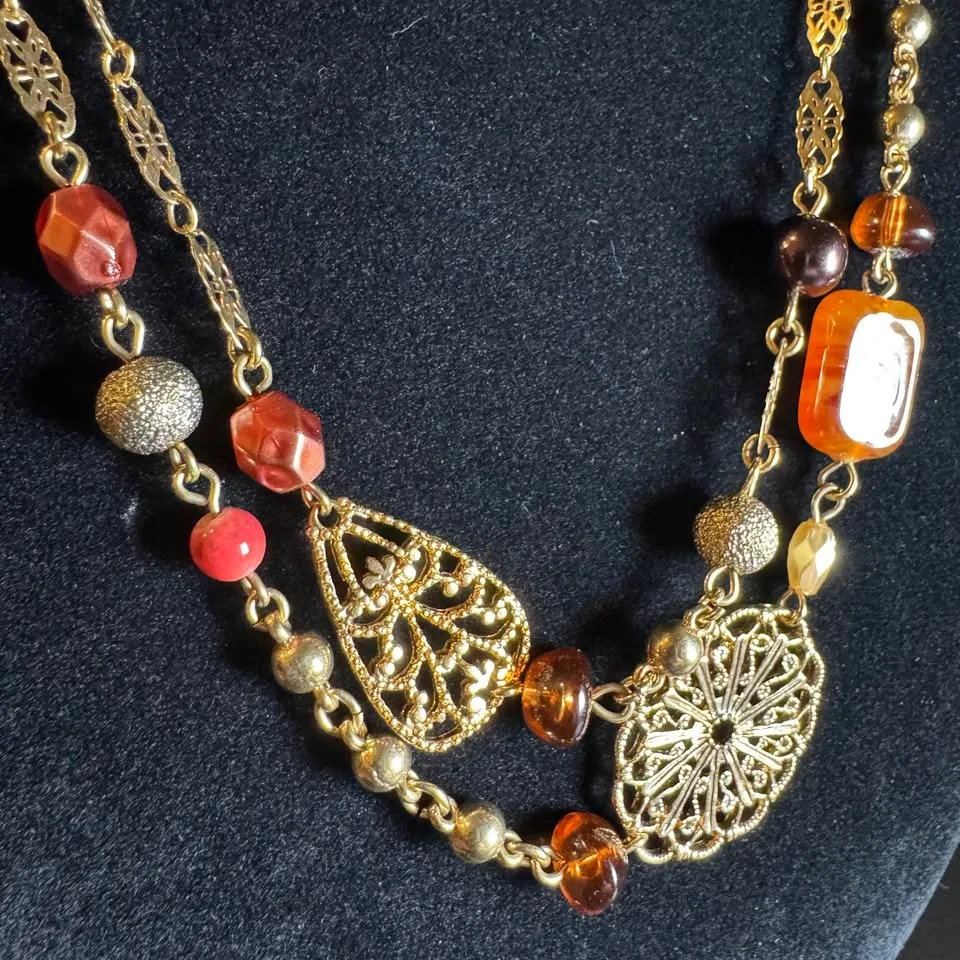 Avon Station Necklace (Signed Vintage, Beaded, Gold Tone, Red) image indicator(4)