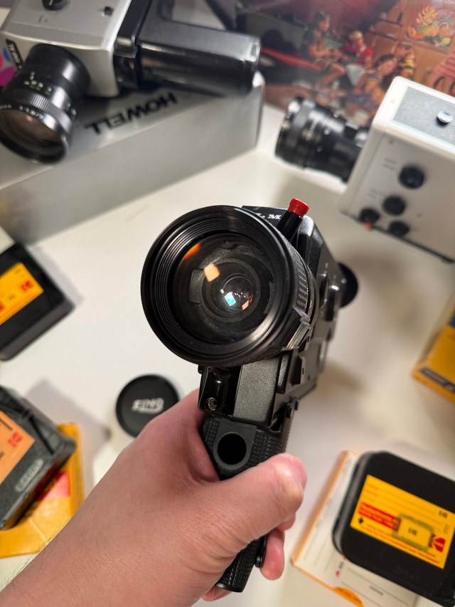 Elmo 412-XL Macro Super 8 Camera (Film Tested) - photo 3